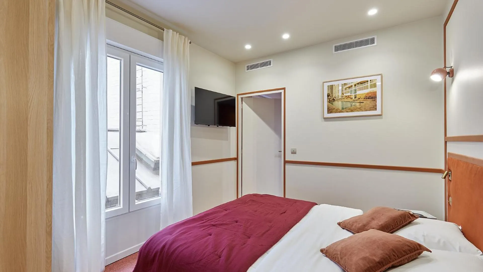 Apartment Center Of Paris By Studio Prestige Francie