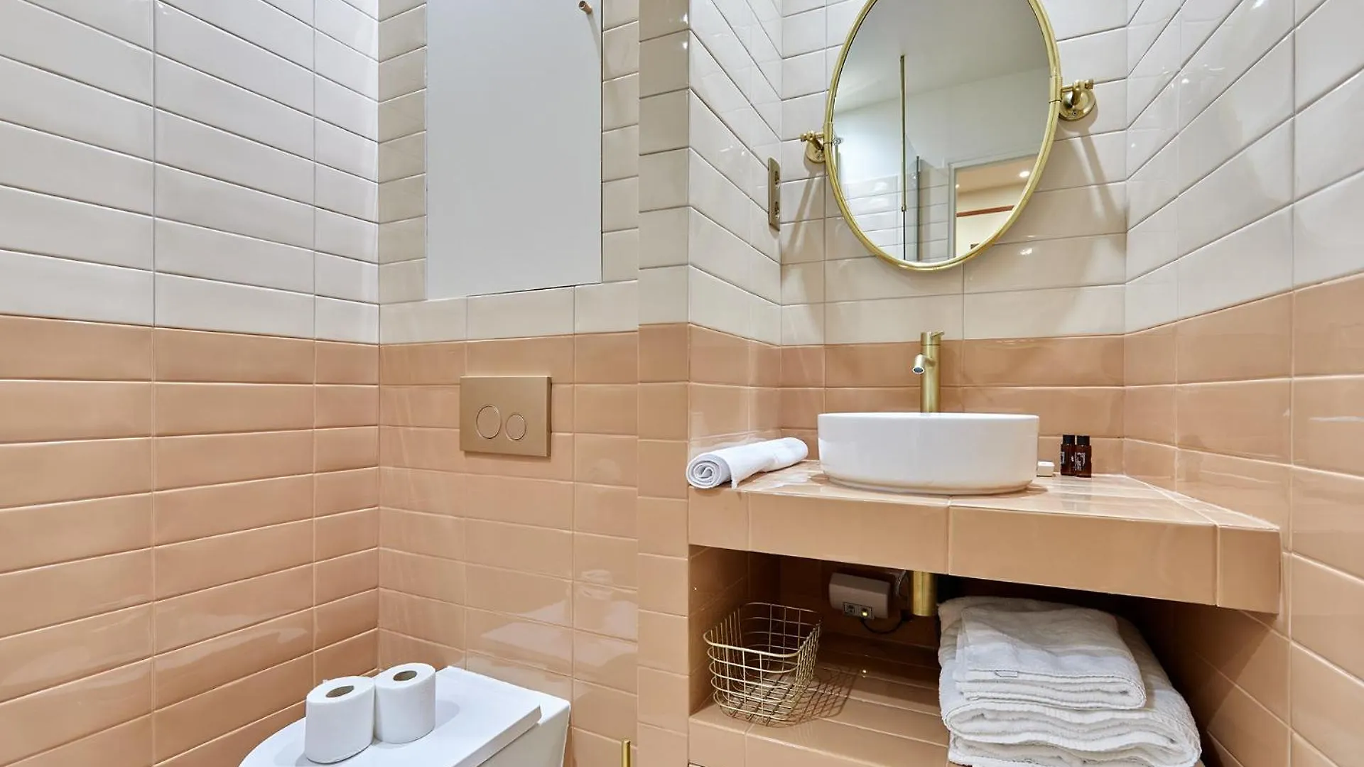 Apartment Center Of Paris By Studio Prestige